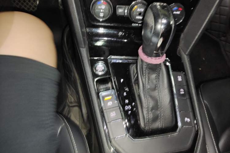 Used Volkswagen Lamando 2017 280TSI DSG Luxury Edition Gear Lever