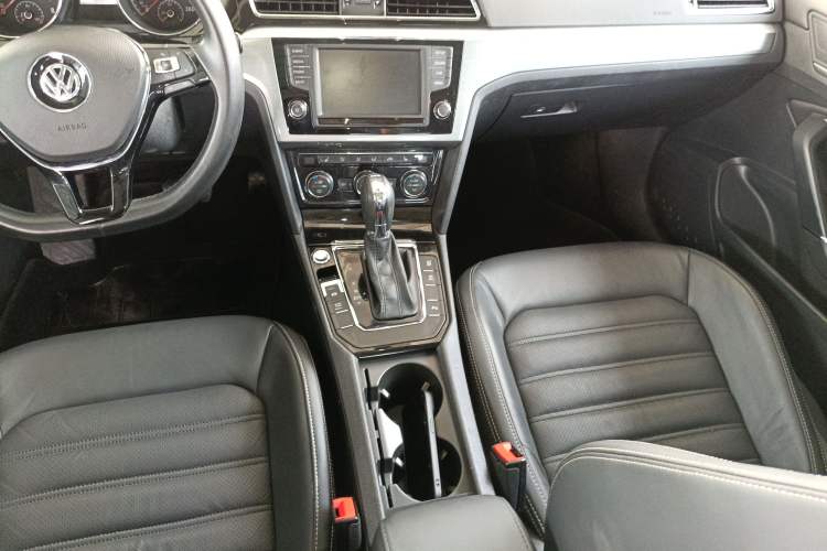 Used Volkswagen Lamando 2017 280TSI DSG Luxury Edition Gear Lever