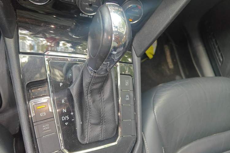 Used Volkswagen Lamando 2017 280TSI DSG Comfort Edition Gear Lever