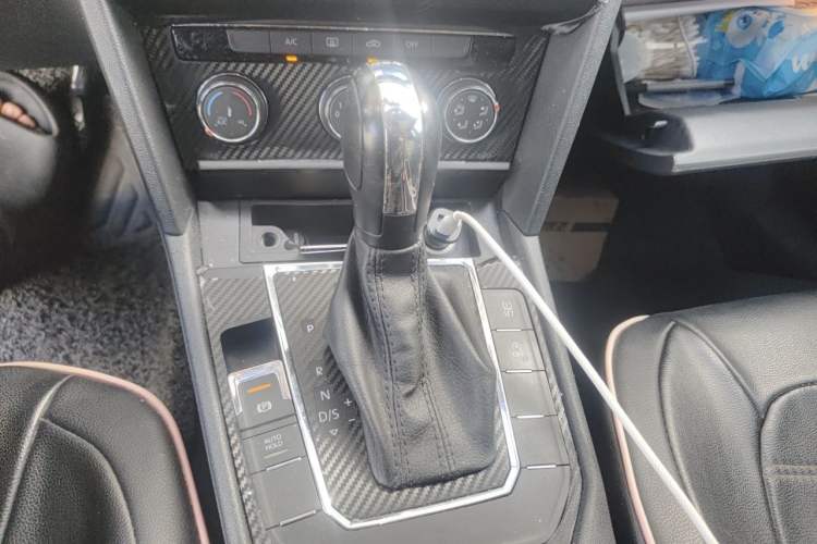 Used Volkswagen Lamando 2017 230TSI DSG Fashion Edition Gear Lever