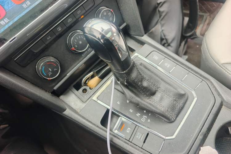 Used Volkswagen Lamando 2017 230TSI DSG Fashion Edition Gear Lever