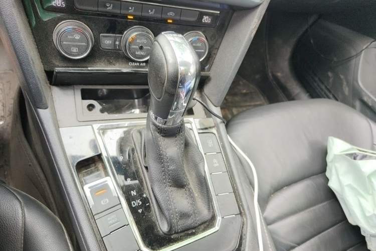 Used Volkswagen Lamando 2017 280TSI DSG Comfort Edition Gear Lever
