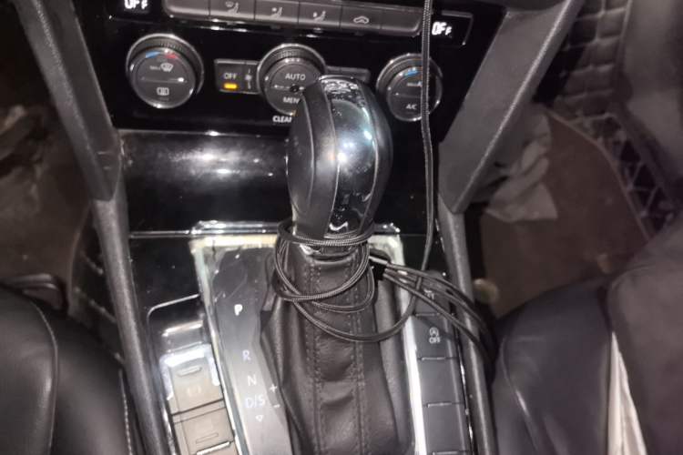 Used Volkswagen Lamando 2017 280TSI DSG Comfort Edition Gear Lever