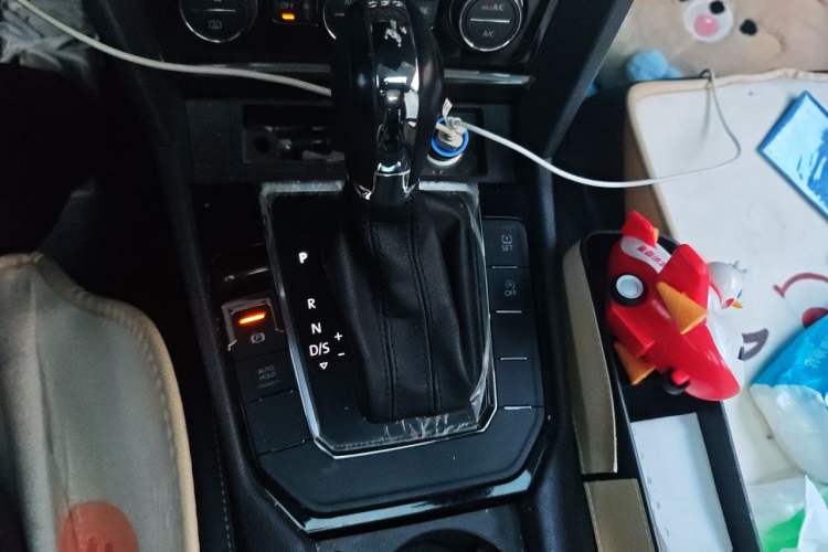 Used Volkswagen Lamando 2017 280TSI DSG Comfort Edition Gear Lever
