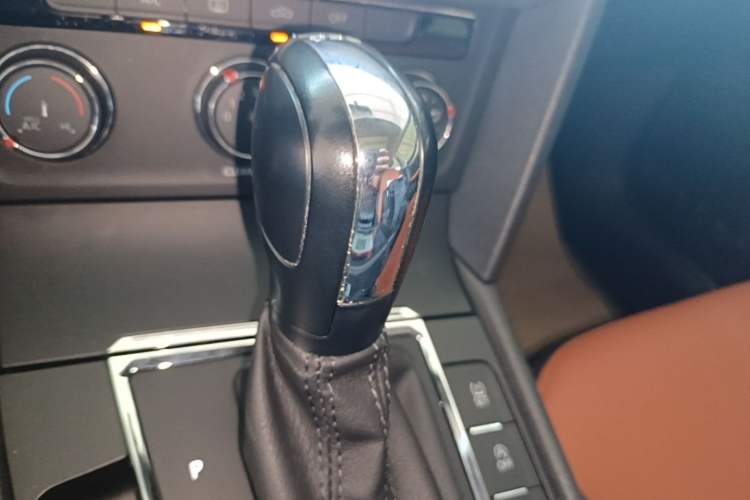 Used Volkswagen Lamando 2017 230TSI DSG Fashion Edition Gear Lever