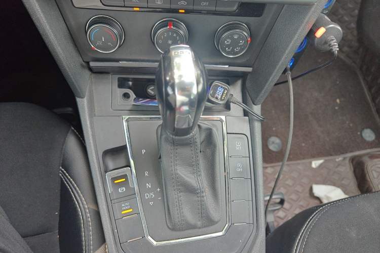 Used Volkswagen Lamando 2017 230TSI DSG Fashion Edition Gear Lever