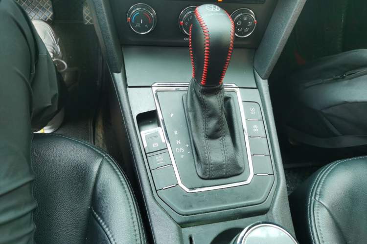 Used Volkswagen Lamando 2017 230TSI DSG Fashion Edition Gear Lever