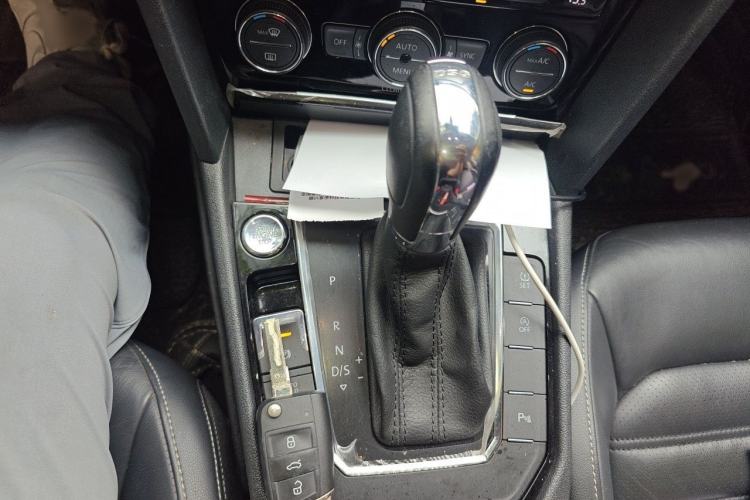 Used Volkswagen Lamando 2017 280TSI DSG Luxury Edition Gear Lever