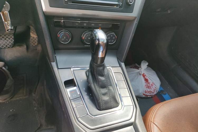 Used Volkswagen Lamando 2017 230TSI DSG Fashion Edition Gear Lever