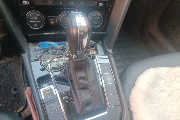 Used Volkswagen Lamando 2017 280TSI DSG Comfort Edition Gear Lever