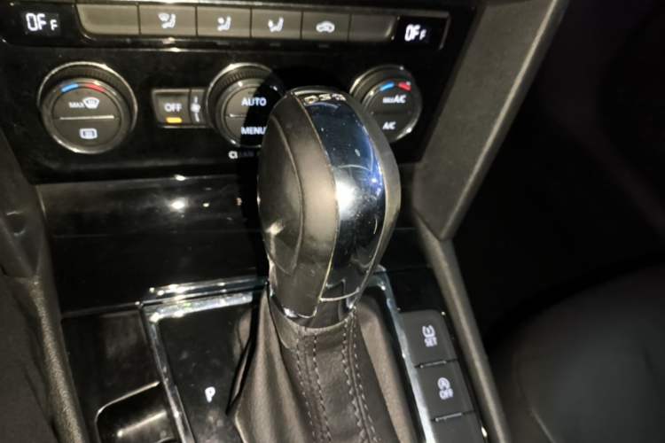 Used Volkswagen Lamando 2017 280TSI DSG Comfort Edition Gear Lever