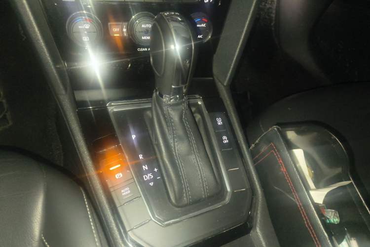 Used Volkswagen Lamando 2017 280TSI DSG Comfort Edition Gear Lever