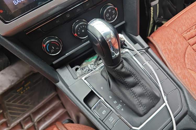 Used Volkswagen Lamando 2017 230TSI DSG Fashion Edition Gear Lever