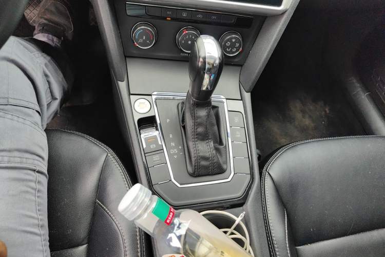 Used Volkswagen Lamando 2017 230TSI DSG Fashion Edition Gear Lever