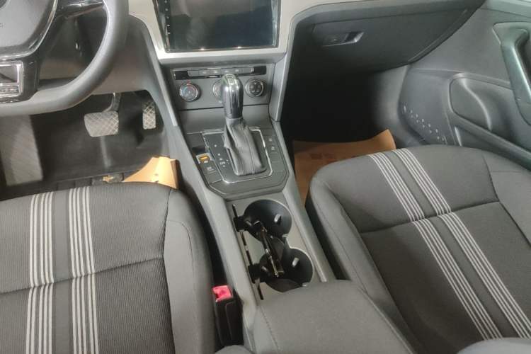 Used Volkswagen Lamando 2017 230TSI DSG Fashion Edition Gear Lever