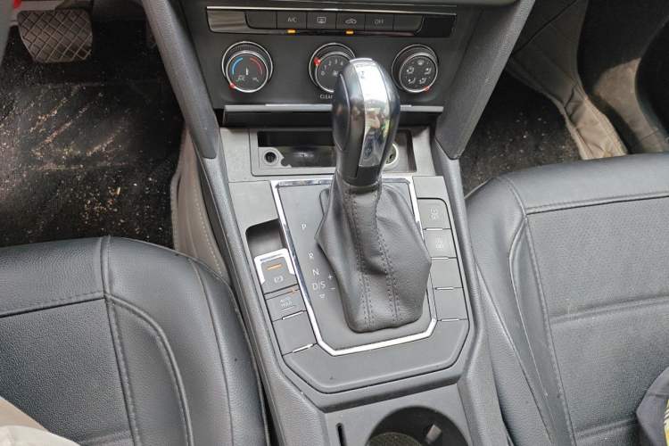 Used Volkswagen Lamando 2017 230TSI DSG Fashion Edition Gear Lever