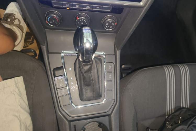 Used Volkswagen Lamando 2017 230TSI DSG Fashion Edition Gear Lever