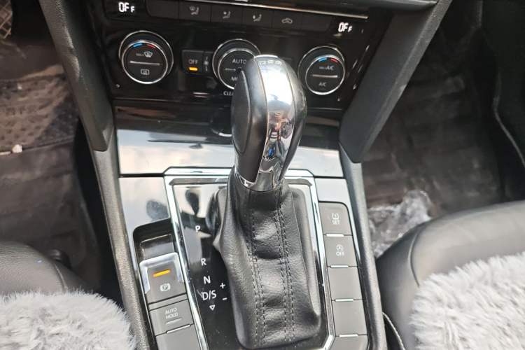 Used Volkswagen Lamando 2017 280TSI DSG Comfort Edition Gear Lever