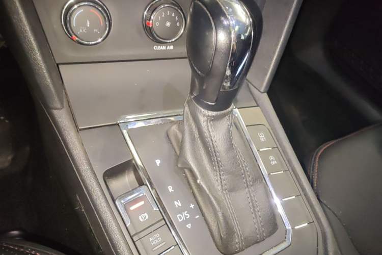 Used Volkswagen Lamando 2017 230TSI DSG Fashion Edition Gear Lever
