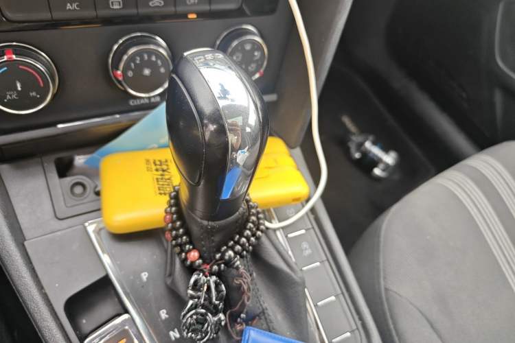 Used Volkswagen Lamando 2017 230TSI DSG Fashion Edition Gear Lever