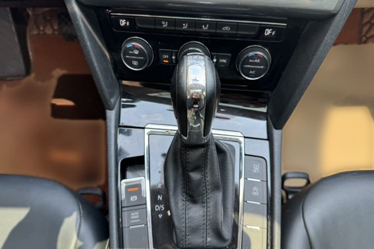 Used Volkswagen Lamando 2017 280TSI DSG Comfort Edition Gear Lever