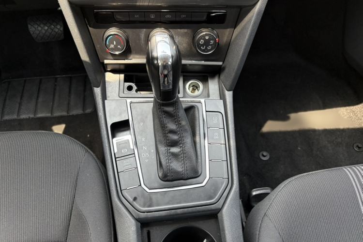 Used Volkswagen Lamando 2017 230TSI DSG Fashion Edition Gear Lever