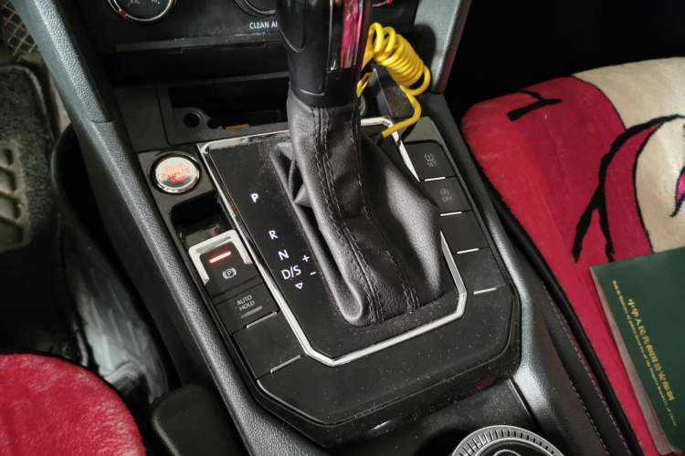 Used Volkswagen Lamando 2017 230TSI DSG Fashion Edition Gear Lever