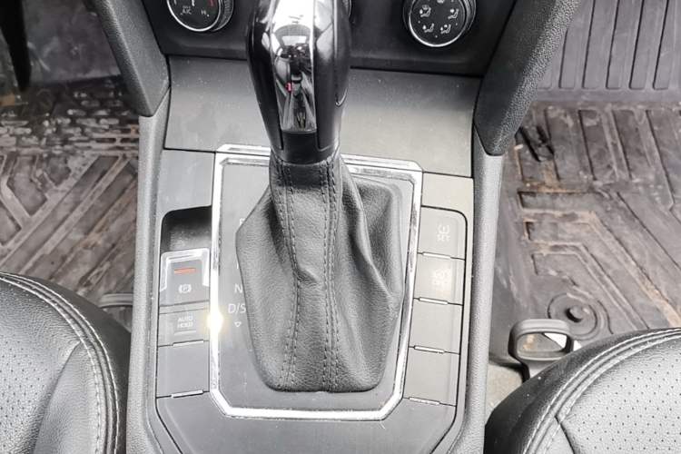 Used Volkswagen Lamando 2017 230TSI DSG Fashion Edition Gear Lever