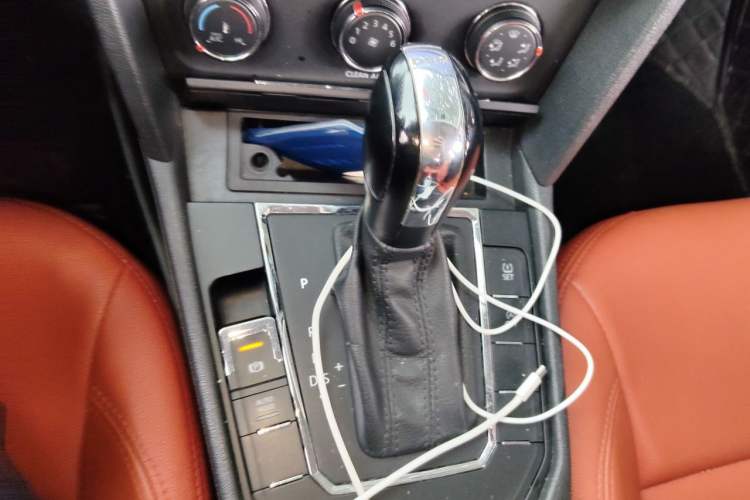 Used Volkswagen Lamando 2017 230TSI DSG Fashion Edition Gear Lever