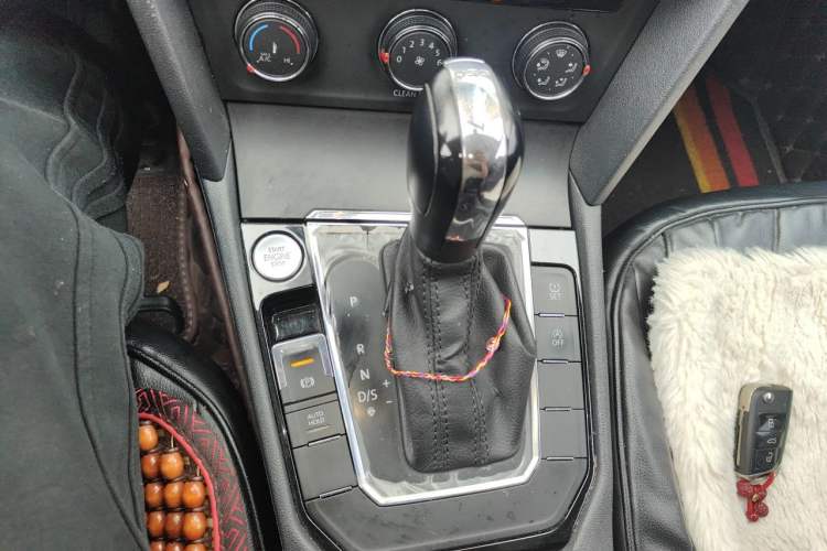 Used Volkswagen Lamando 2017 230TSI DSG Fashion Edition Gear Lever
