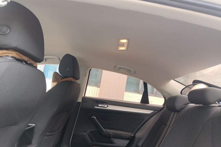 Used Volkswagen Lamando 2017 230TSI DSG Fashion Edition Headliner