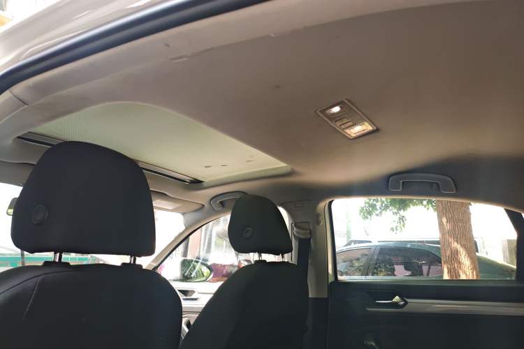 Used Volkswagen Lamando 2017 230TSI Manual Trend Edition Headliner