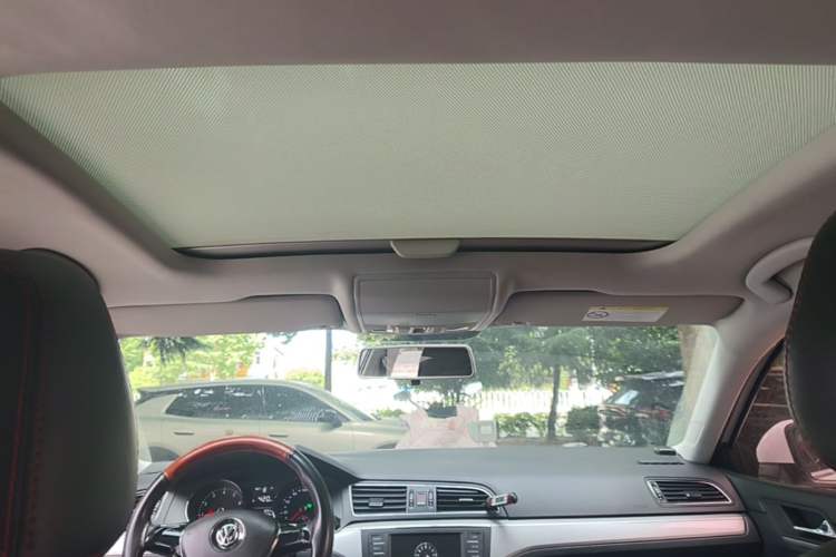 Used Volkswagen Lamando 2017 230TSI DSG Fashion Edition Headliner