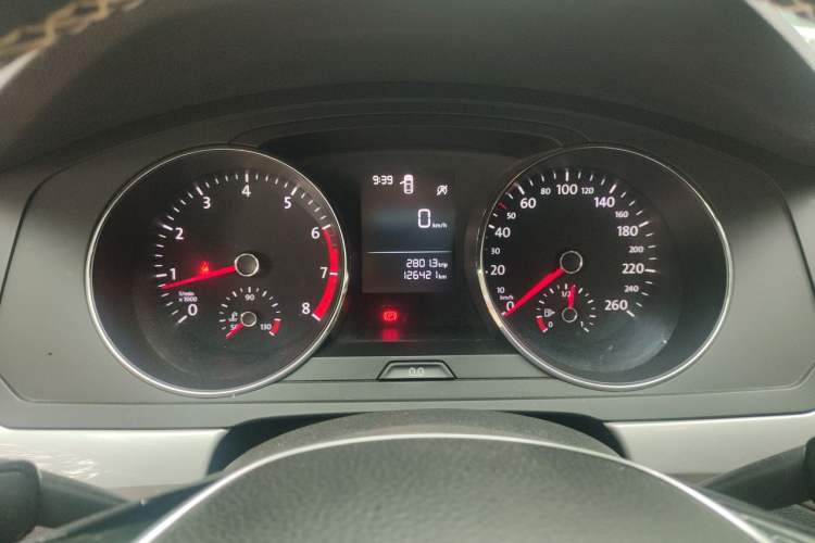 Used Volkswagen Lamando 2017 230TSI Manual Trend Edition Instrument Cluster