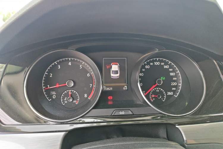 Used Volkswagen Lamando 2017 280TSI DSG Luxury Edition Instrument Cluster