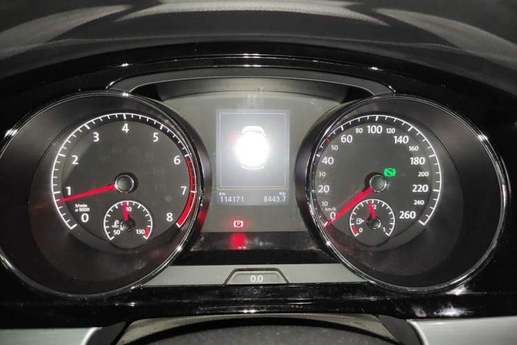 Used Volkswagen Lamando 2017 280TSI DSG Luxury Edition Instrument Cluster