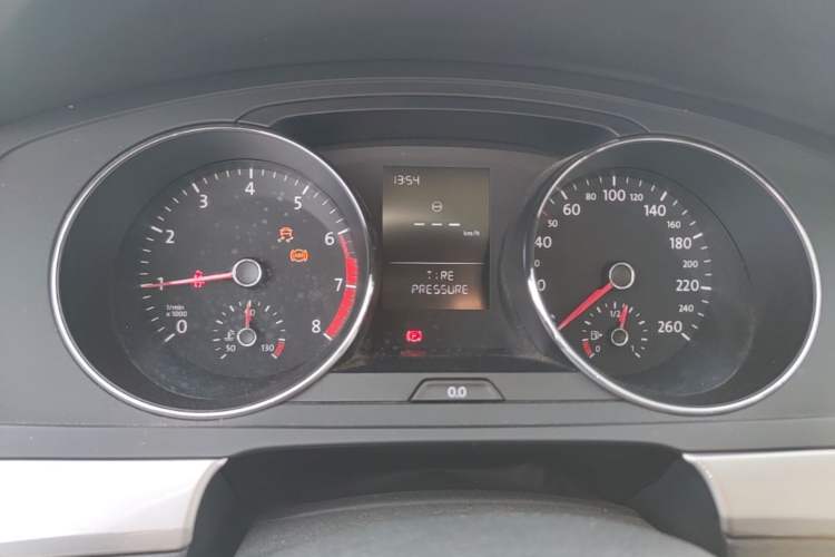Used Volkswagen Lamando 2017 230TSI Manual Trend Edition Instrument Cluster