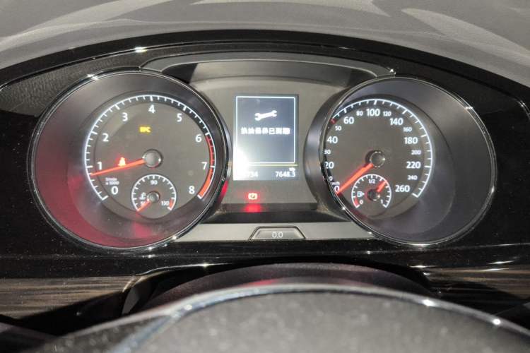 Used Volkswagen Lamando 2017 280TSI DSG Luxury Edition Instrument Cluster