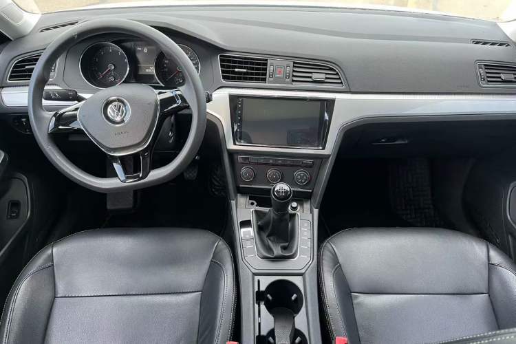 Used Volkswagen Lamando 2017 230TSI Manual Trend Edition Interior 1
