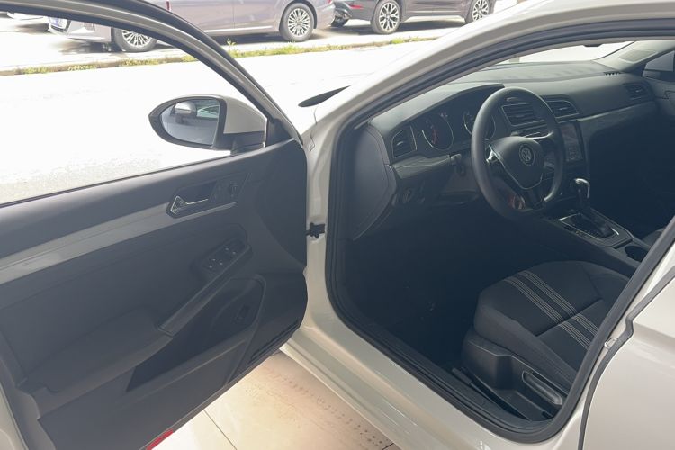 Used Volkswagen Lamando 2017 230TSI DSG Fashion Edition Interior 2