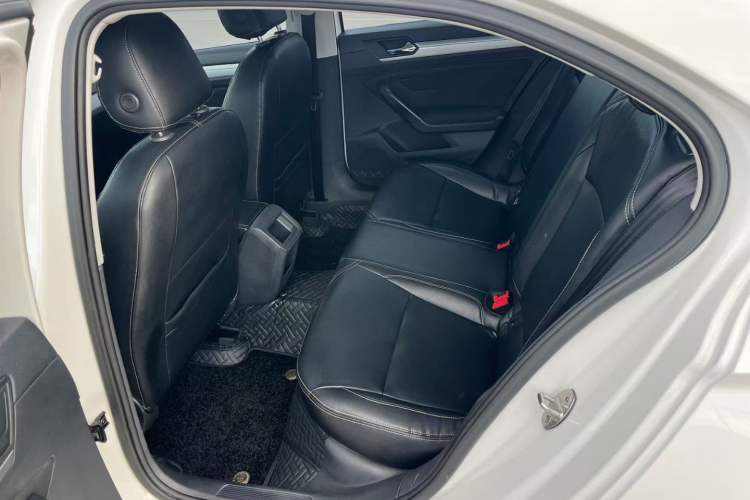 Used Volkswagen Lamando 2017 230TSI Manual Trend Edition Interior 3