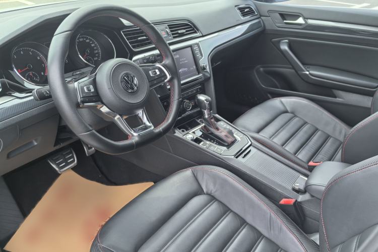 Used Volkswagen Lamando 2017 2.0T GTS Interior 8