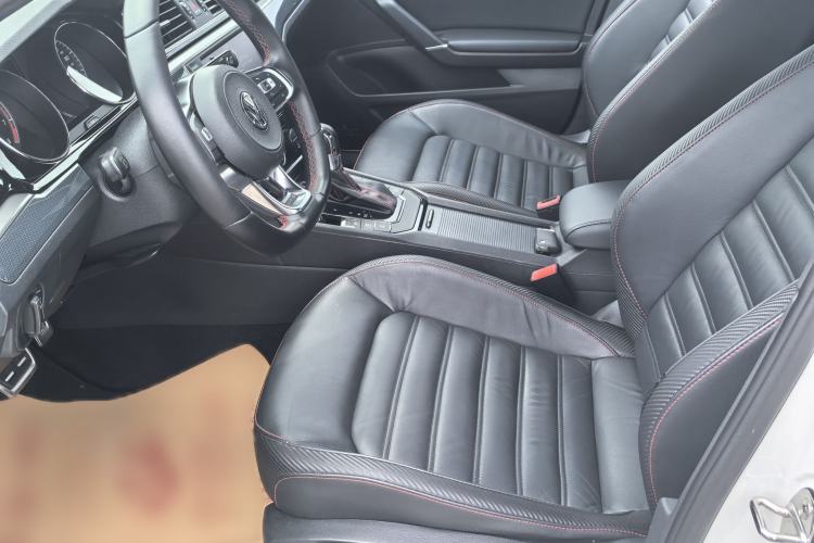 Used Volkswagen Lamando 2017 2.0T GTS Interior 9