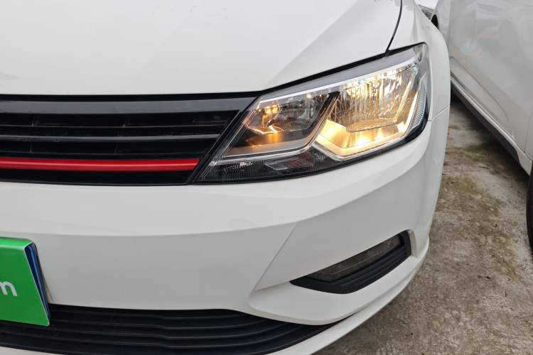 Used Volkswagen Lamando 2017 230TSI Manual Trend Edition Left Front Headlight