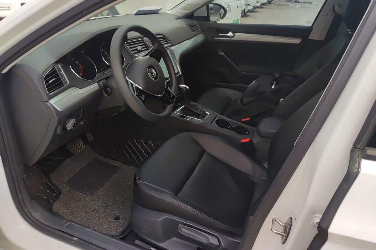 Used Volkswagen Lamando 2017 230TSI DSG Fashion Edition Left Front Seat