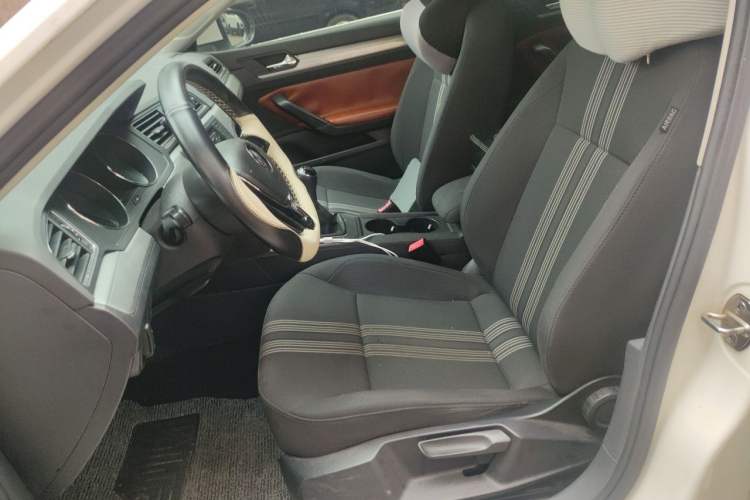 Used Volkswagen Lamando 2017 230TSI Manual Trend Edition Left Front Seat