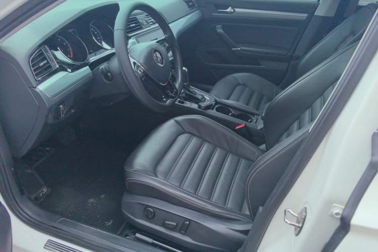 Used Volkswagen Lamando 2017 280TSI DSG Luxury Edition Left Front Seat