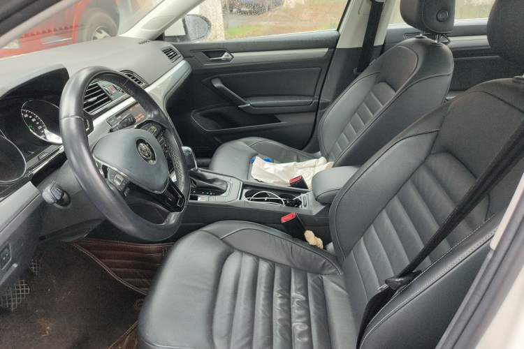 Used Volkswagen Lamando 2017 280TSI DSG Comfort Edition Left Front Seat