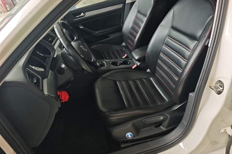Used Volkswagen Lamando 2017 230TSI DSG Fashion Edition Left Front Seat