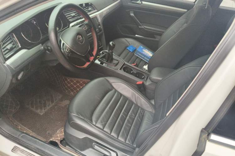 Used Volkswagen Lamando 2017 280TSI Manual Comfort Edition Left Front Seat